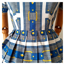 Charger l'image dans la galerie, 1950s 1960s - Fabulous Novelty Cotton Dress - W29 (74cm)
