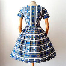 Charger l'image dans la galerie, 1950s 1960s - Fabulous Novelty Cotton Dress - W29 (74cm)