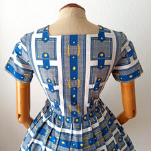 Charger l'image dans la galerie, 1950s 1960s - Fabulous Novelty Cotton Dress - W29 (74cm)
