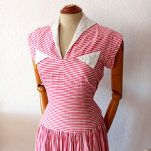 Cargar imagen en el visor de la galería, 1940s - Iconic Candy Pink Stripes Cotton Dress - W30 (76cm)