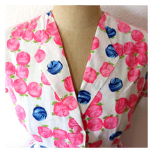 Cargar imagen en el visor de la galería, 1950s - Adorable Roseprint Cotton Dress - W26 (66cm)