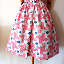 Cargar imagen en el visor de la galería, 1950s - Adorable Roseprint Cotton Dress - W26 (66cm)