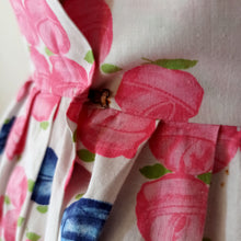Cargar imagen en el visor de la galería, 1950s - Adorable Roseprint Cotton Dress - W26 (66cm)