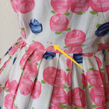 Cargar imagen en el visor de la galería, 1950s - Adorable Roseprint Cotton Dress - W26 (66cm)