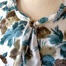 Charger l'image dans la galerie, 1950s - Stunning Roseprint Satin Dress- W28 (72cm)