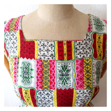 Charger l'image dans la galerie, 1950s - HG SEDUCTA, UK - Lovely Colorful Rayon Dress - W32 (82cm)