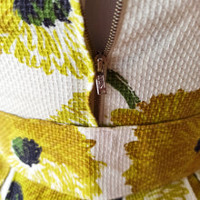 Charger l'image dans la galerie, 1950s - Gorgeous German Floral Dress - W26 (66cm)