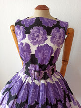 Charger l'image dans la galerie, 1950s - Stunning German Purple Clovers Dress - W26 (66cm)