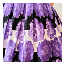 Charger l'image dans la galerie, 1950s - Stunning German Purple Clovers Dress - W26 (66cm)