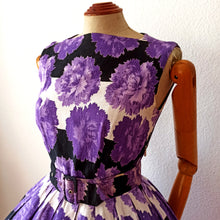 Charger l'image dans la galerie, 1950s - Stunning German Purple Clovers Dress - W26 (66cm)