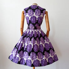 Charger l'image dans la galerie, 1950s - Stunning German Purple Clovers Dress - W26 (66cm)
