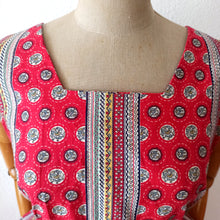 Charger l'image dans la galerie, 1950s - Gorgeous Red Printed Cotton Dress - W35 (90cm)