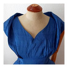 Charger l'image dans la galerie, 1950s - Exquisite Elegant Blue Soft Silk Dress - W31 (80cm)