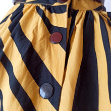 Laden Sie das Bild in den Galerie-Viewer, 1980s Does 1950s - GEORGES RECH, Paris - Animal Print Dress - W27 (68.5cm)