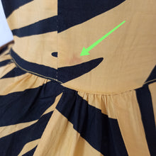 Laden Sie das Bild in den Galerie-Viewer, 1980s Does 1950s - GEORGES RECH, Paris - Animal Print Dress - W27 (68.5cm)