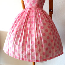 Charger l'image dans la galerie, 1950s 1960s - Adorable Pink Dots Dress - W25 (64cm)