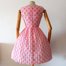 Charger l'image dans la galerie, 1950s 1960s - Adorable Pink Dots Dress - W25 (64cm)