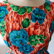Laden Sie das Bild in den Galerie-Viewer, 1950s 1960s - Stunning Floral Rayon Dress - W28 (71cm)