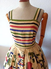 Laden Sie das Bild in den Galerie-Viewer, 1970s Does 1950s - Fabulous Novelty Print Dress - W28 (71cm)