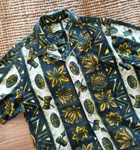Laden Sie das Bild in den Galerie-Viewer, 1960s - UI-MAIKAI, HAWAII - Amazing Hawaiian Tiki Shirt - Sz. XL/XXL