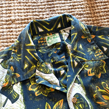 Laden Sie das Bild in den Galerie-Viewer, 1960s - UI-MAIKAI, HAWAII - Amazing Hawaiian Tiki Shirt - Sz. XL/XXL