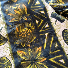 Laden Sie das Bild in den Galerie-Viewer, 1960s - UI-MAIKAI, HAWAII - Amazing Hawaiian Tiki Shirt - Sz. XL/XXL