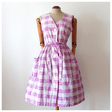 Charger l'image dans la galerie, 1950s 1960s - Gorgeous Purple Print Pockets Dress - W31 (78.5cm)