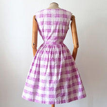 Charger l'image dans la galerie, 1950s 1960s - Gorgeous Purple Print Pockets Dress - W31 (78.5cm)