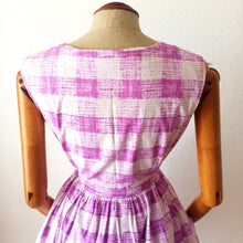 Charger l'image dans la galerie, 1950s 1960s - Gorgeous Purple Print Pockets Dress - W31 (78.5cm)
