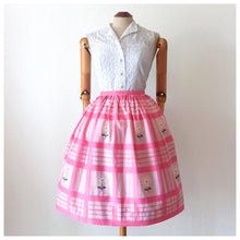 Charger l'image dans la galerie, 1950s 1960s - Adorable Embroidered Daisies Cotton Skirt - W25 (64cm)
