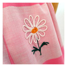 Charger l'image dans la galerie, 1950s 1960s - Adorable Embroidered Daisies Cotton Skirt - W25 (64cm)
