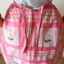 Charger l'image dans la galerie, 1950s 1960s - Adorable Embroidered Daisies Cotton Skirt - W25 (64cm)