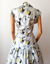 Charger l'image dans la galerie, 1950s - Stunning Printed Cotton Dress - W30 (76cm)