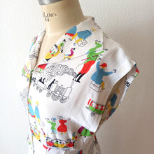 Cargar imagen en el visor de la galería, 1940s - Fabulous French Train Novelty Front Zipper Dress - W29 (74cm)
