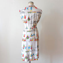 Cargar imagen en el visor de la galería, 1940s - Fabulous French Train Novelty Front Zipper Dress - W29 (74cm)