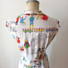 Cargar imagen en el visor de la galería, 1940s - Fabulous French Train Novelty Front Zipper Dress - W29 (74cm)