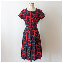 Charger l'image dans la galerie, 1960s - Gorgeous Navy Red Abstract Dress - W36 (92cm)