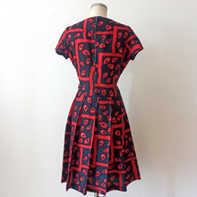 Charger l'image dans la galerie, 1960s - Gorgeous Navy Red Abstract Dress - W36 (92cm)