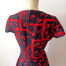 Charger l'image dans la galerie, 1960s - Gorgeous Navy Red Abstract Dress - W36 (92cm)