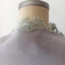 Cargar imagen en el visor de la galería, 1940s 1950s - Exquisite Elegant Lilac Lace Blouse - W38 (96cm)