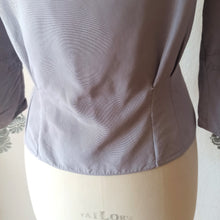 Cargar imagen en el visor de la galería, 1940s 1950s - Exquisite Elegant Lilac Lace Blouse - W38 (96cm)