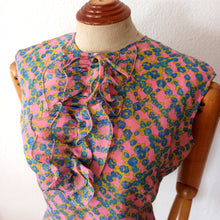 Load image into Gallery viewer, 1960s - CONFEZZIONI FARFALLA, Italy - Lovely Floral Top - W34 (86cm)