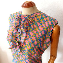 Load image into Gallery viewer, 1960s - CONFEZZIONI FARFALLA, Italy - Lovely Floral Top - W34 (86cm)
