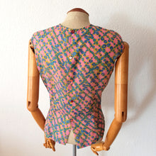 Load image into Gallery viewer, 1960s - CONFEZZIONI FARFALLA, Italy - Lovely Floral Top - W34 (86cm)