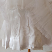 Charger l'image dans la galerie, 1950s 1960s - Exquisite Italian Lace Wedding Dress - W27 (68.5cm)