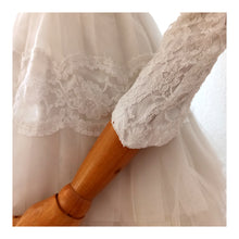 Charger l'image dans la galerie, 1950s 1960s - Exquisite Italian Lace Wedding Dress - W27 (68.5cm)
