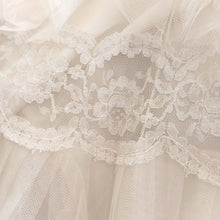 Charger l'image dans la galerie, 1950s 1960s - Exquisite Italian Lace Wedding Dress - W27 (68.5cm)