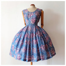 Charger l'image dans la galerie, 1950s - Stunning Pastel Colors Cold Rayon Dress - W28 (71cm)