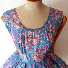 Charger l'image dans la galerie, 1950s - Stunning Pastel Colors Cold Rayon Dress - W28 (71cm)