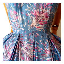 Charger l'image dans la galerie, 1950s - Stunning Pastel Colors Cold Rayon Dress - W28 (71cm)